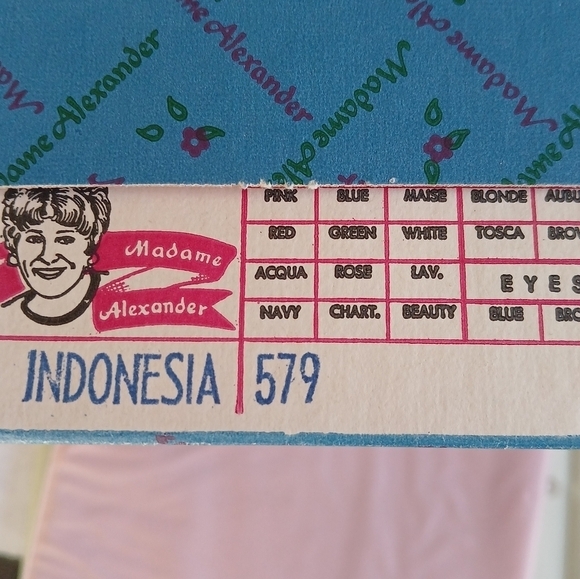 Indonesia - Boxed International-8" Doll by Madame Alexander #579 Retired 1988 - Picture 8 of 8